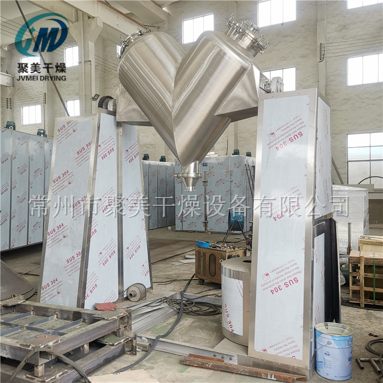 安徽客户V-1000L混合机的试机现场